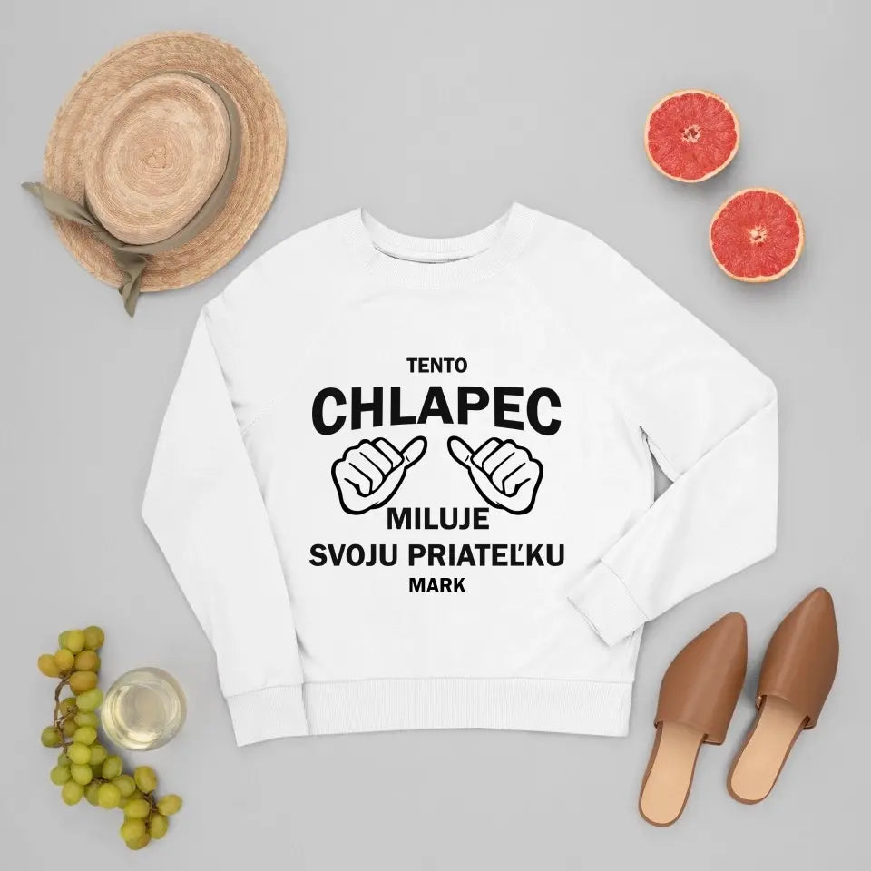 Tento chlapec miluje svoju priateľku