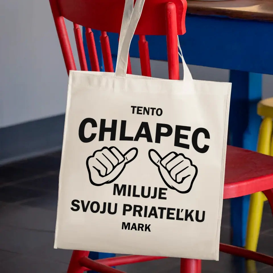 Tento chlapec miluje svoju priateľku