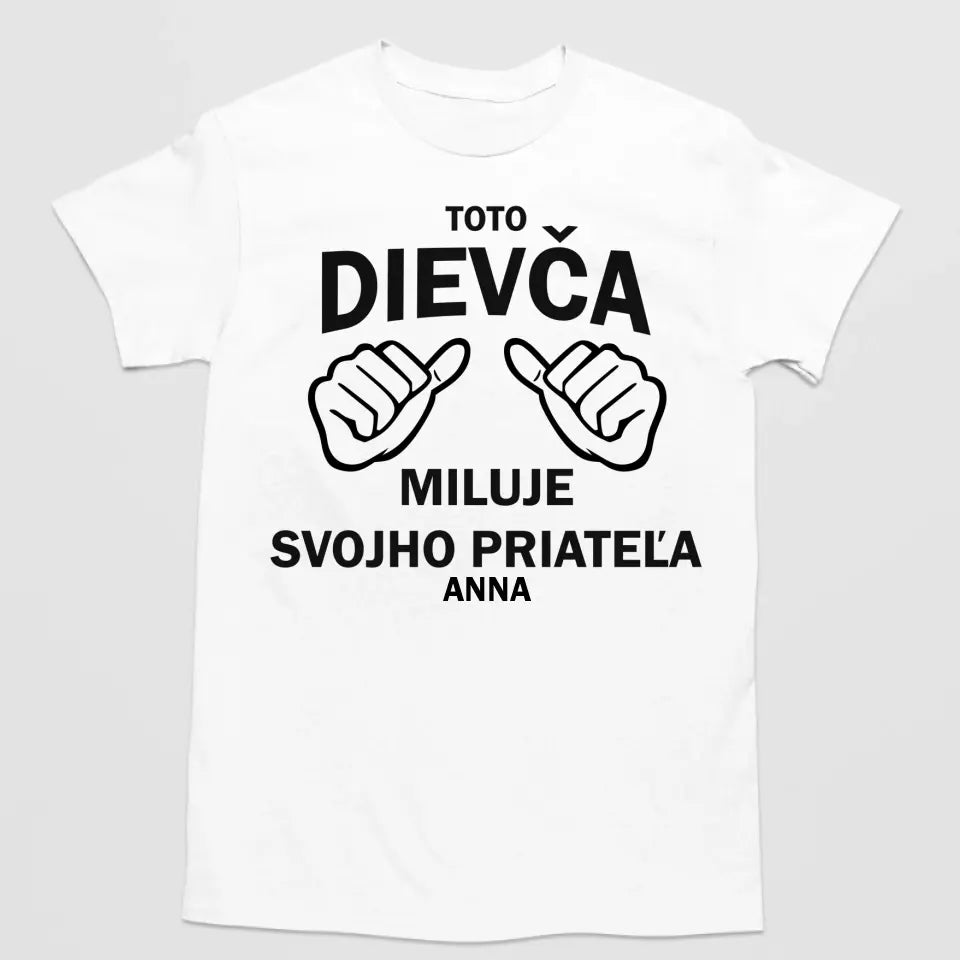 Toto dievča miluje svojho priateľa