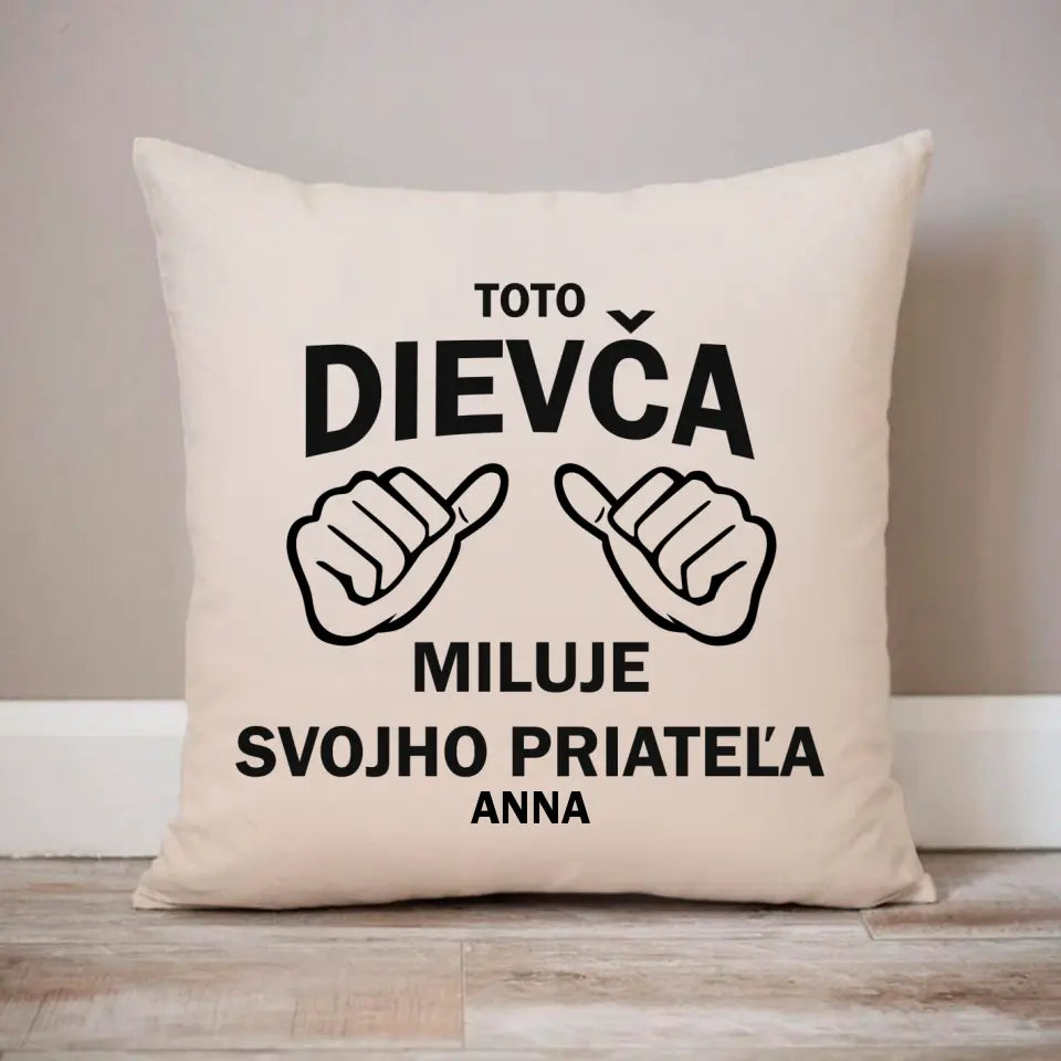 Toto dievča miluje svojho priateľa