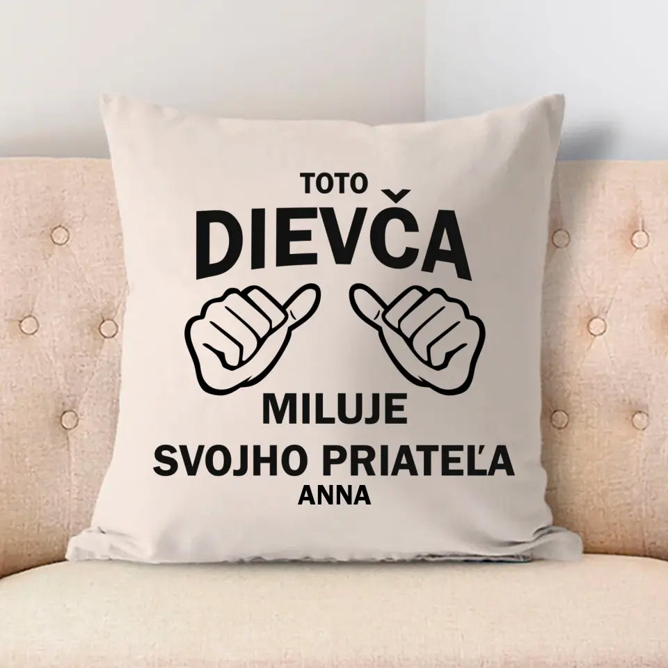 Toto dievča miluje svojho priateľa