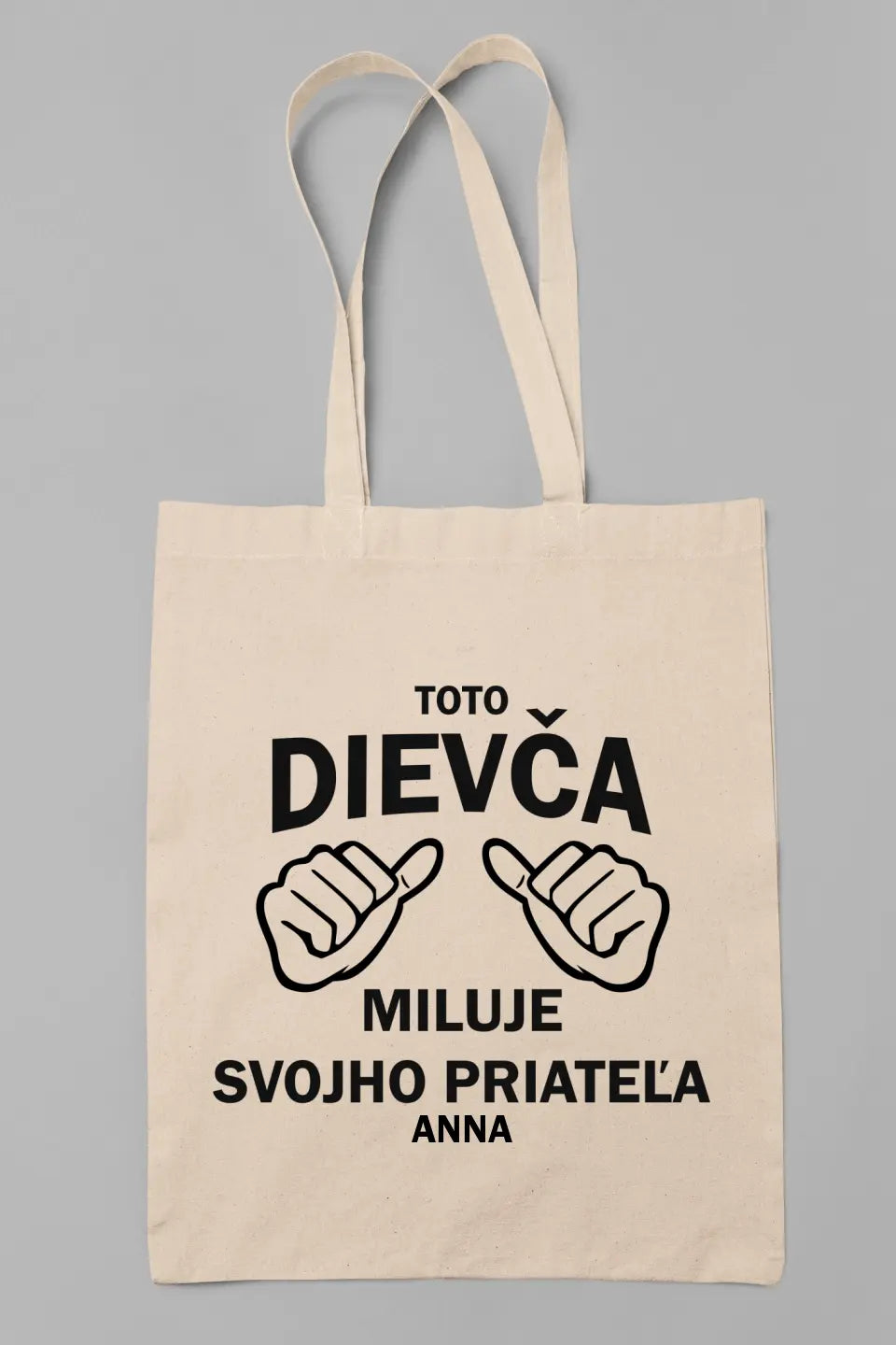 Toto dievča miluje svojho priateľa