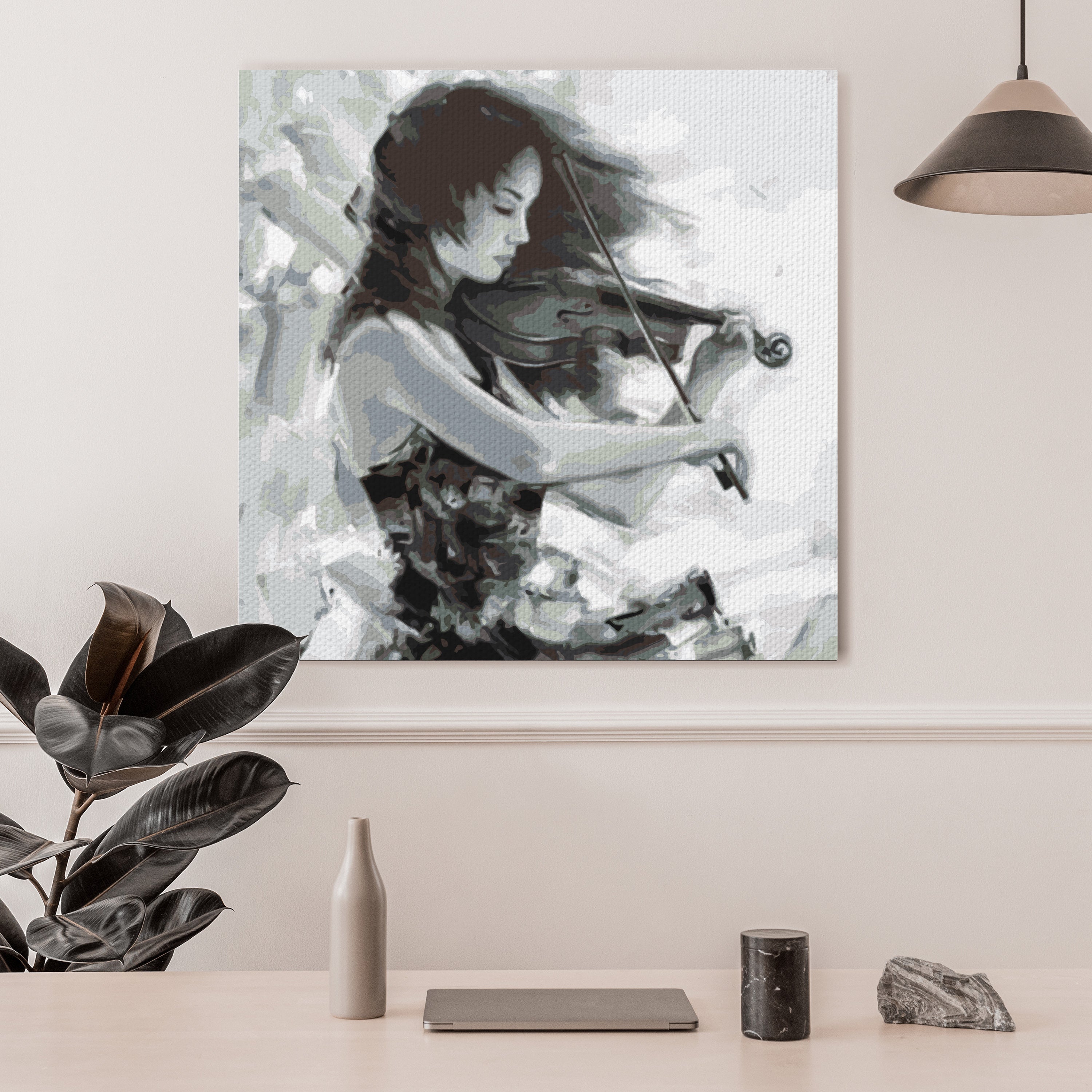 Žena hrajúca na husle