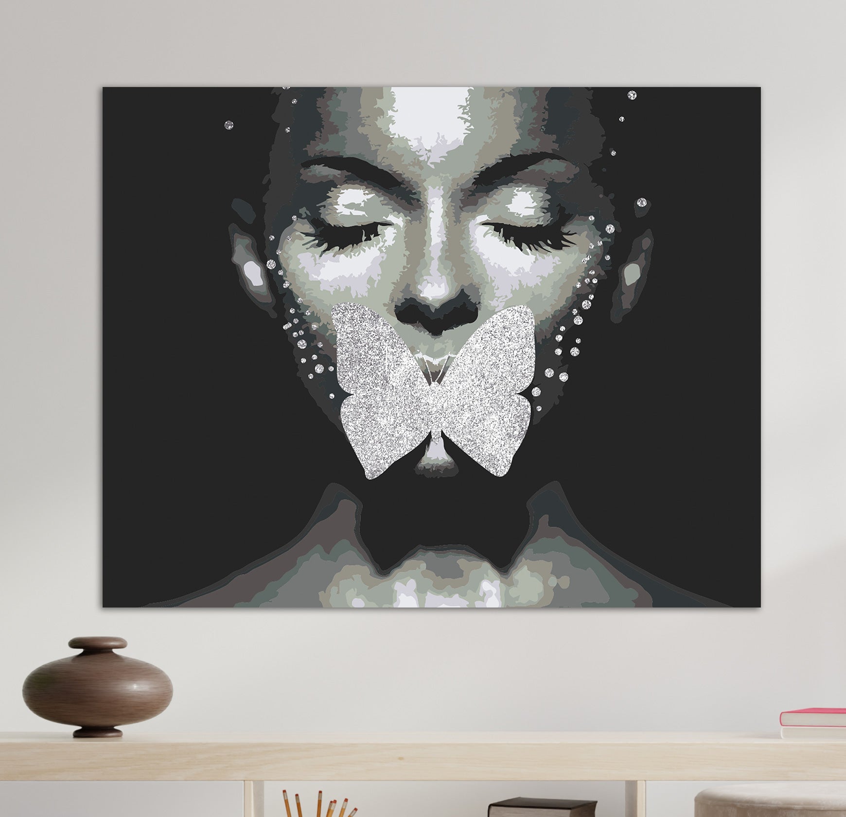 Motýlik so striebornými perami (CH0631)