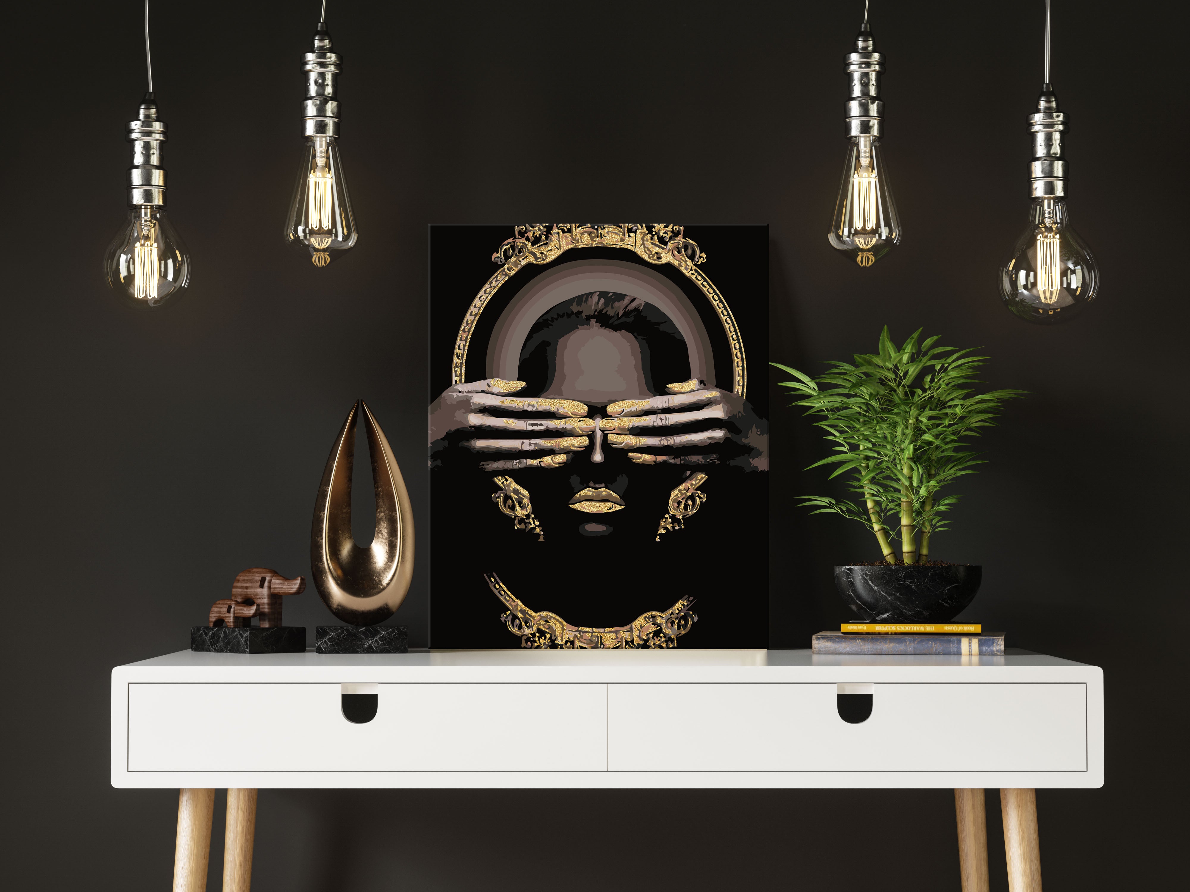 Africká žena so zlatým motívom